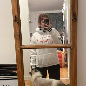 Hoodie  - Aldrig använd. Lill peep inspirerad hoodie