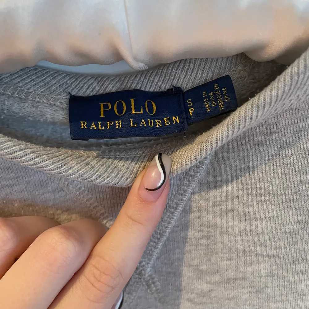 Grå Polo Ralph lauren sweatshirt i storlek S💕 . Tröjor & Koftor.