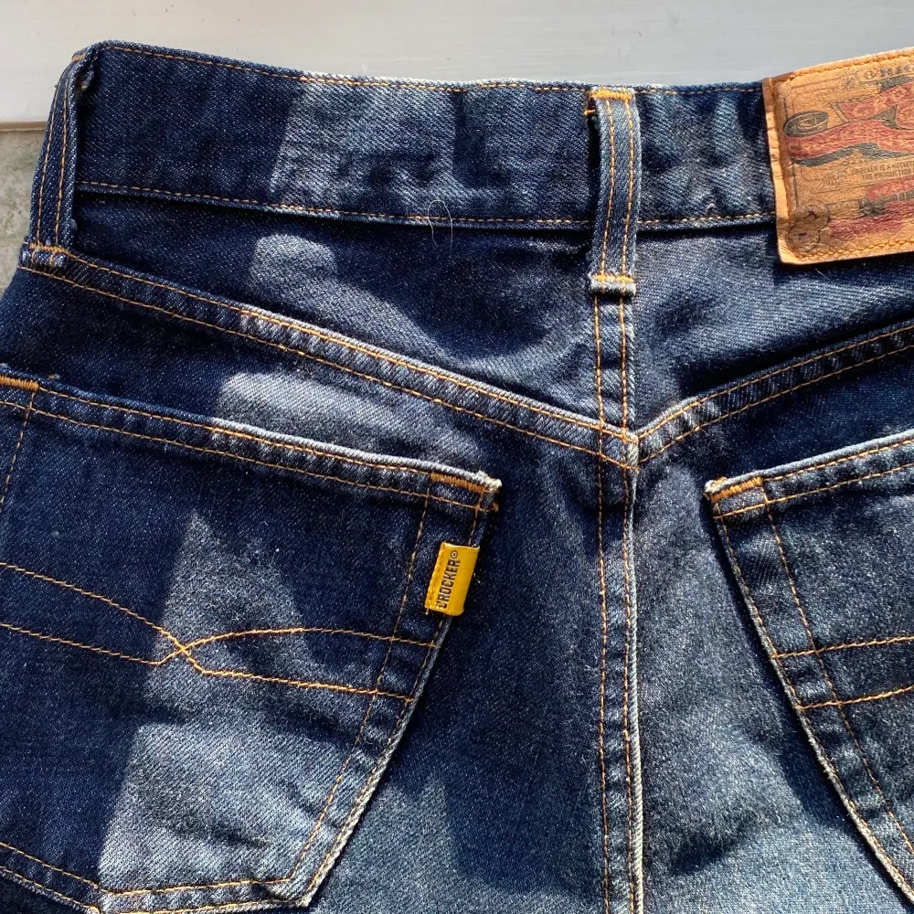 Säljer dessa superfina jeans, köpta på plick och tyvärr för små för mig. Crocker i mårkblått. Långa och riktigt jeans material! Osäker på storlek men vid frågor är det bara att höra av sig!💓💓 . Jeans & Byxor.