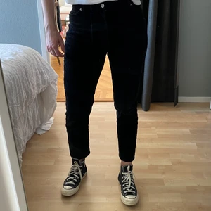 Svarta Jeans - Jeans från Gina Tricot , highrise midja lite kortare vid ankeln. Knappt använda och är i nyskick