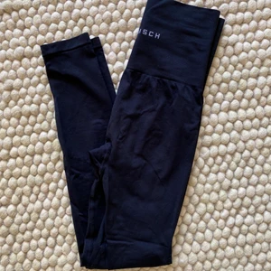 Träningstights Röhnisch - Säljer dessa seamless träningstights från Röhnisch i storlek XS/S. Använda endast fåtalet gånger! 🥰 Köparen står för frakt!