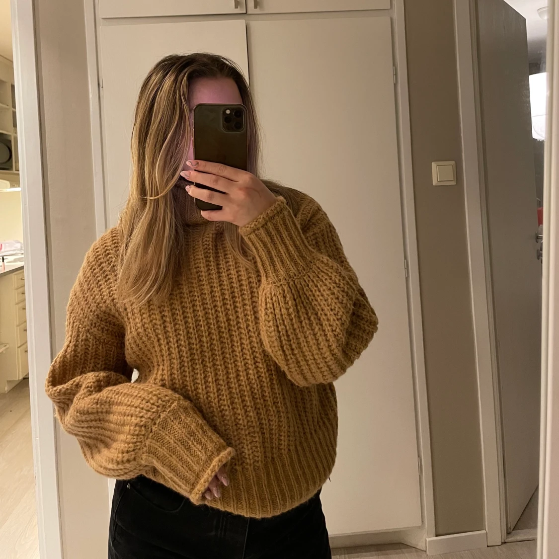 Stickad tröja med krage