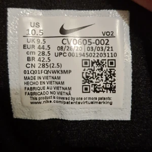 NIKE  - Ett par fetta Nike skor endast testade nypris 1900