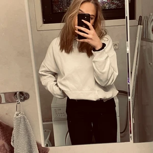 Vit oversized hoodie - Snygg vit Hoodie, dock är snörena borta nu! 