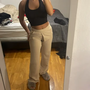 Kostymbyxor  - Jättefina beigea kostymbyxor!! Mid waist! Stl 34 men passar stl S.