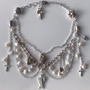 Handgjort halsband  - Super fint och unikt halsband. Köparen står för frakten <3