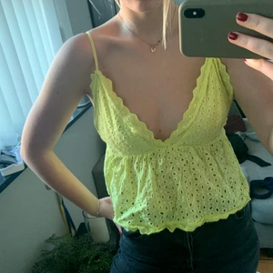 Gult sommarlinne  - Säljer detta sååå fina gula linne! Perfekt nu till sommaren😍🙏