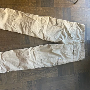 Carhartt cargo byxa - Cargo byxa i gott skick                                                                   31x32                                                                                           
