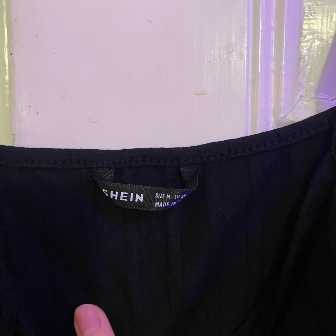 Svart liten ribbad klänning i M - 91