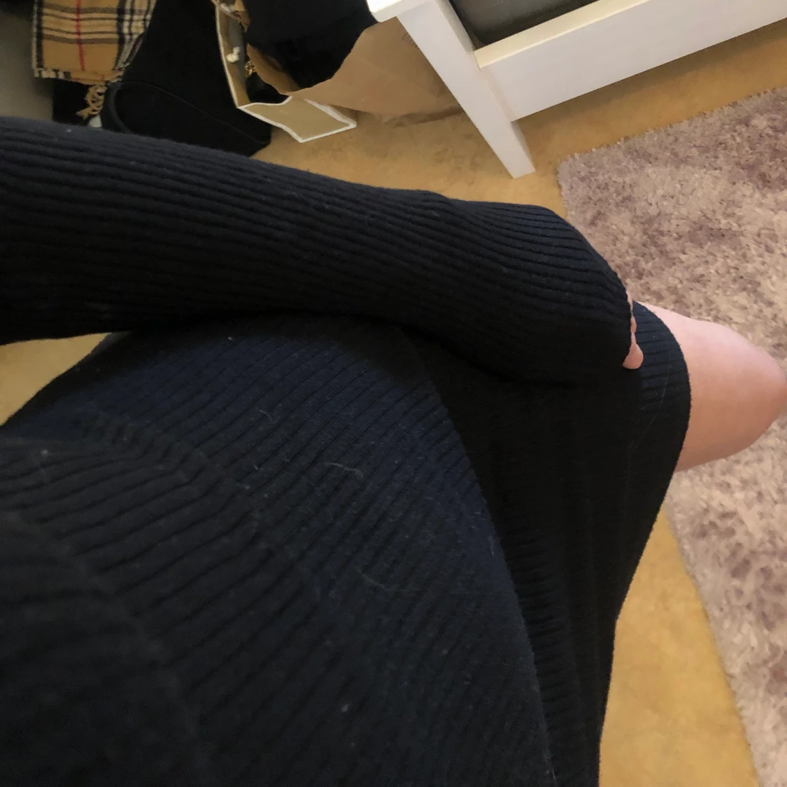 Svart ribbad klänning  - 90