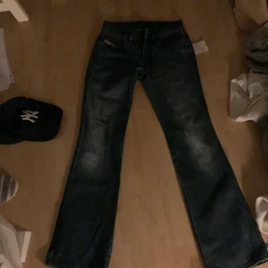 bootcut Jeans - Snygga low waisted jeans från diesel, aldrig använt! 
