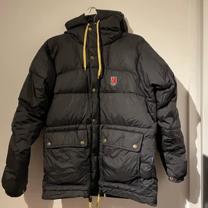 Fjällräven jacka - En fjällräven jacka använd men i bra skick säljer för att den är för liten för mig. Storlek Xs men passar S-M