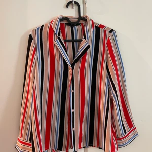 Blus  - Blus från Vero Moda strl XS