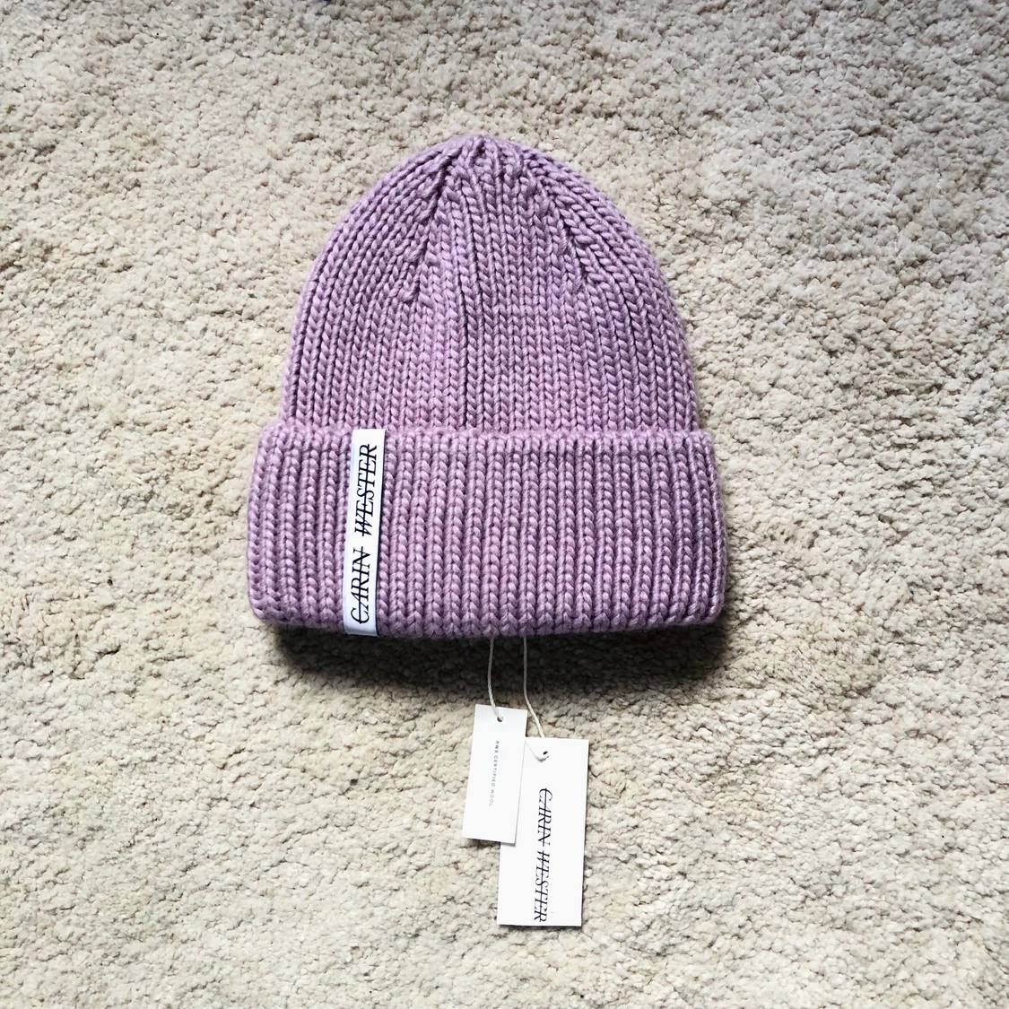 NY Carin Wester stickad beanie lila