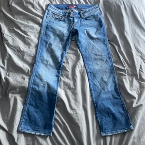 Lågmidjade jeans - Säljer dessa lågmidjade raka jeans! 