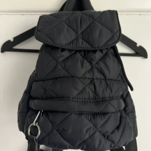Puffer ryggsäck - Liten söt ryggsäck, i nyskick. 
