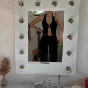 Festtopp - Cool glittrig festtopp från HM, den är aldrig använd! Storlek XS, säljer för 50kr💓