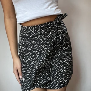 Omlott kjol - Supersöt prickig kjol!💕 S/M