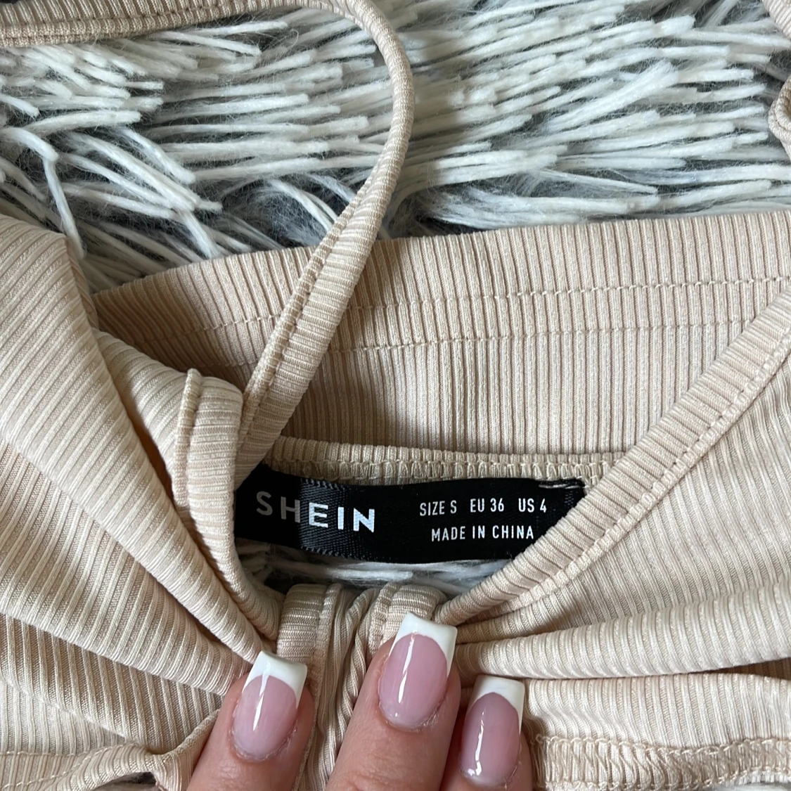 Klänning med öppen rygg  - 91