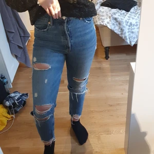Jeans - Coola jeans från hm, säljer då de knappt kommer till användning. Storlek 38, 60 kr + frakt. Kontakta vid intresse. 