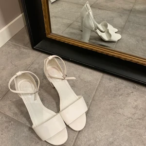 Vita klackar  - Gulliga vita klackar, endast testat hemma o aldrig använt 