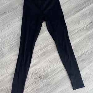 Tränings tights  - Hel svarta träningstights i storlek 34