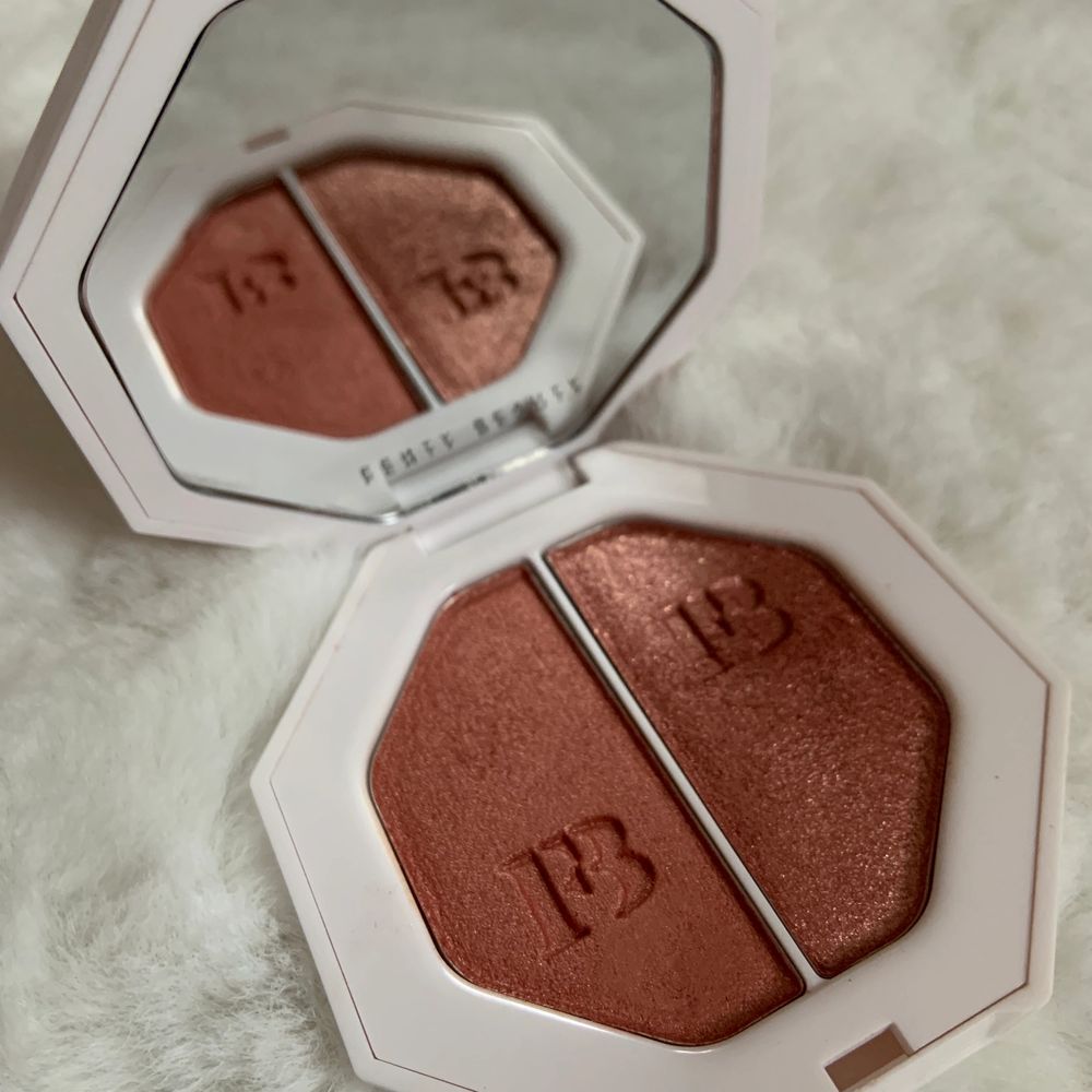 Säljer nu min killawatt highlighter duo från fenty med färgerna ginger binge och moscow mule. Använts några få gånger men säljer då jag känner att jag verkligen inte fått tillräckligt bra användning av den alls o den kan bli mycket mer älskad hos någon annan! Skulle själv säga att den funkar bättre som rough istället för highlighter, men kan självklart bero på ens hudfärg Skriv ifall det intresserar er💕. Övrigt.