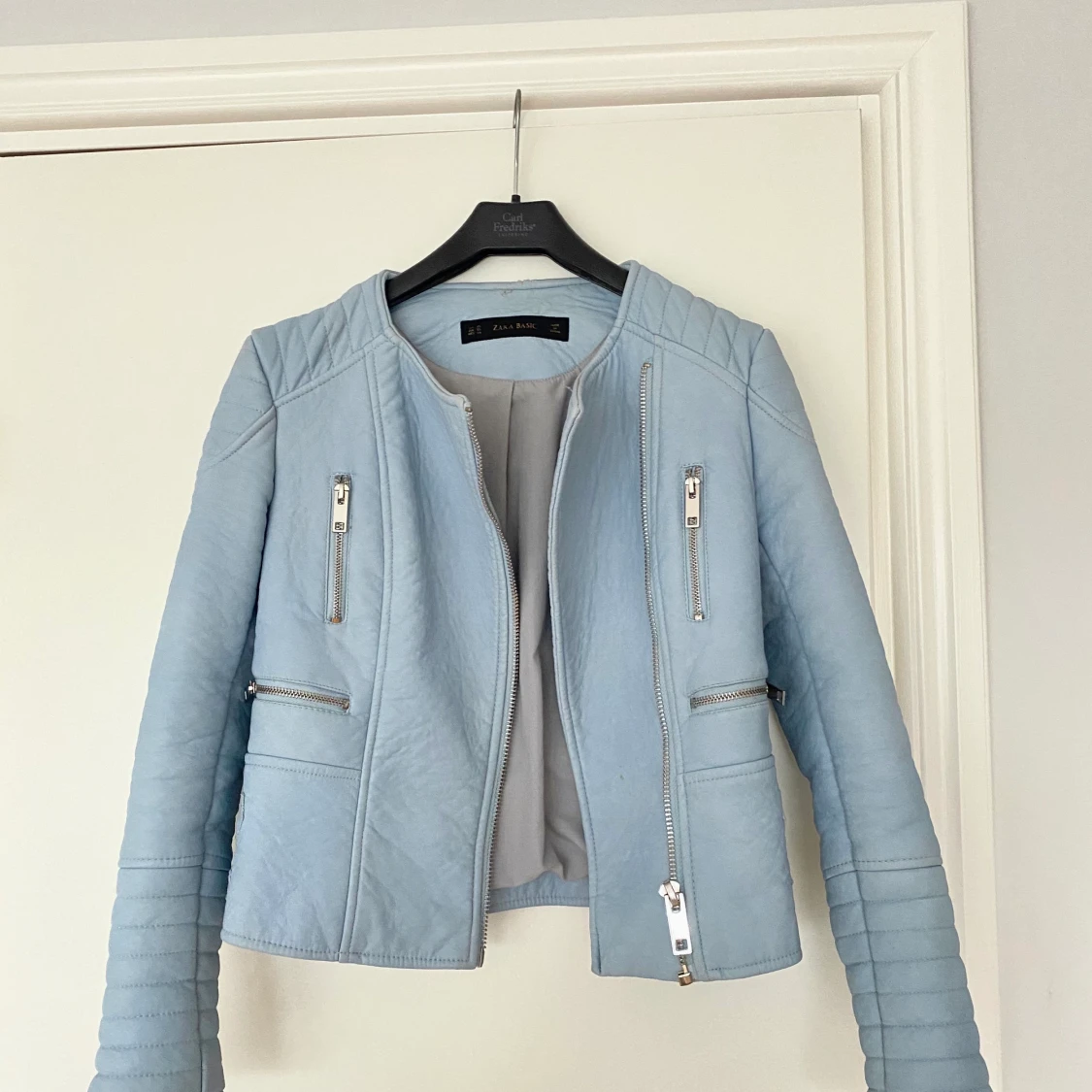Ljusblå skinnjacka 