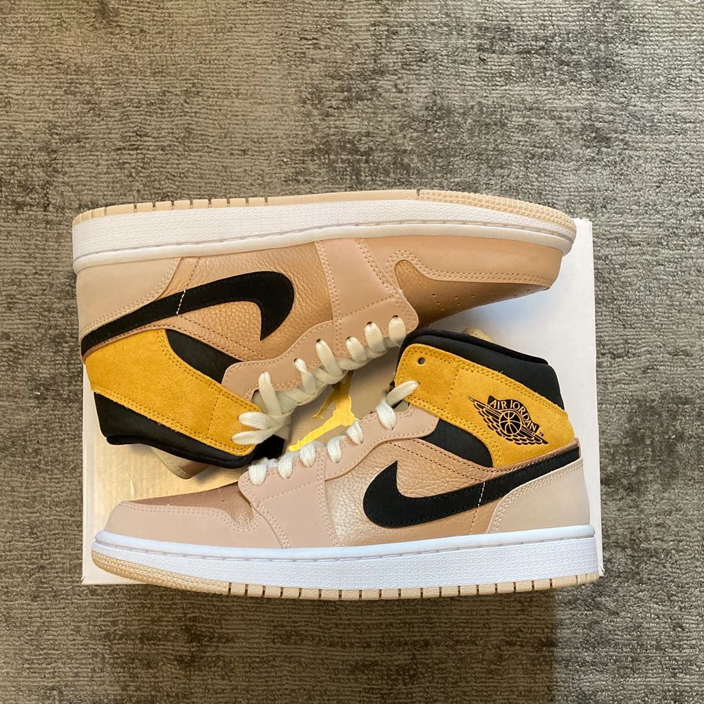 Air Jordan 1 Mid ”Particle Beige” Womens | Plick