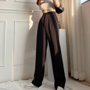 Kostymbyxor - Svarta kostymbyxor. Storlek M (passar mer som en S). Skicka gärna ett meddelande vid frågor! 