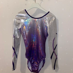 Tävlingsdräkt - Långärmad tävlingsdräkt, säljs pågrund av att den inte kommer till användning. Helt ny och bara testad! Tar endast swish.