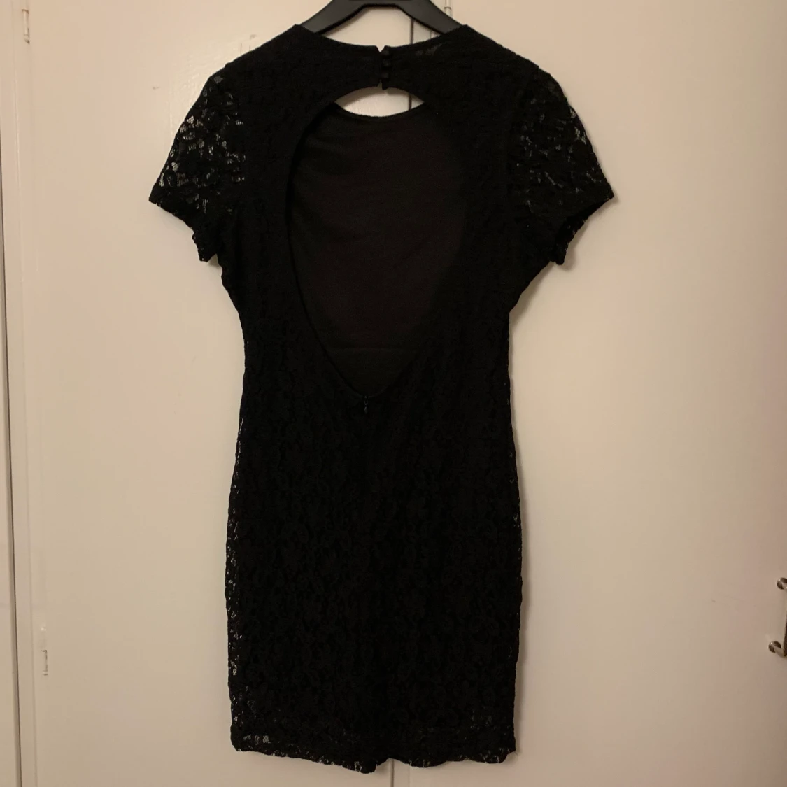 Spetsklänning från Nelly, storlek 38