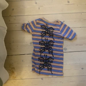 Tshirt  - Snygg t-shirt med tryck one of a kind! Storlek xs-s 💝 