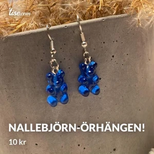 Nallebjörn-örhängen! - Nallebjörn-örhängen gjorda utav mig Ellen!                                   10 kr + 13 kr frakt!                                                                 (KÖP 4 PAR= FRAKTFRITT!) ❤️