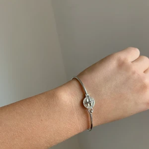 Marc Jacobs armband - Armband från Marc Jacobs i bra skick. Färg: silver. 