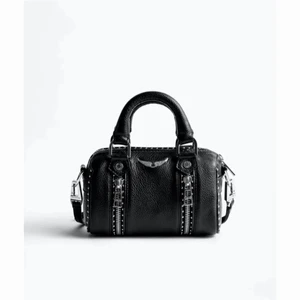 Zadig väska - Säljer min Zadig sunny nano studs väska, kan även byta mot en kurt, maje eller Stella och kan lägga emellan pengar om det skulle  vara så! Väskan är i superfint skick och hur snygg som helst!!! Skriv för egna bilder❤️