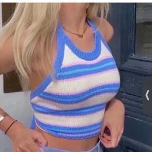 Zara topp - Andta bilden är min egna men det är exakt samma tröja.     Säljer min så fina topp från zara då inte använder den längre. Den är i toppskick o är så himla fin o av bra kvalite 