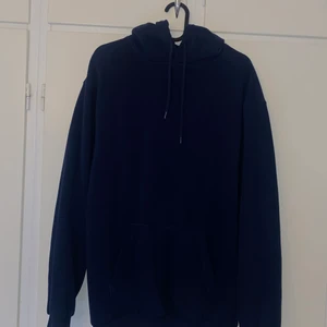 Hoodie  - Marinblå hoodie från hm 🖤