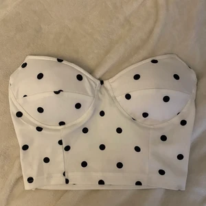 Topp - Prickig topp köpt hör på plick 🤍 bra skick 