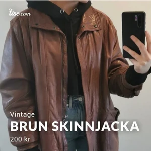 Brun skinnjacka - Brun skinnjacka köpt på secondhand, står ingen storlek i jackan men skulle säga att den är en M-L. Frakt tillkommer ca 70kr