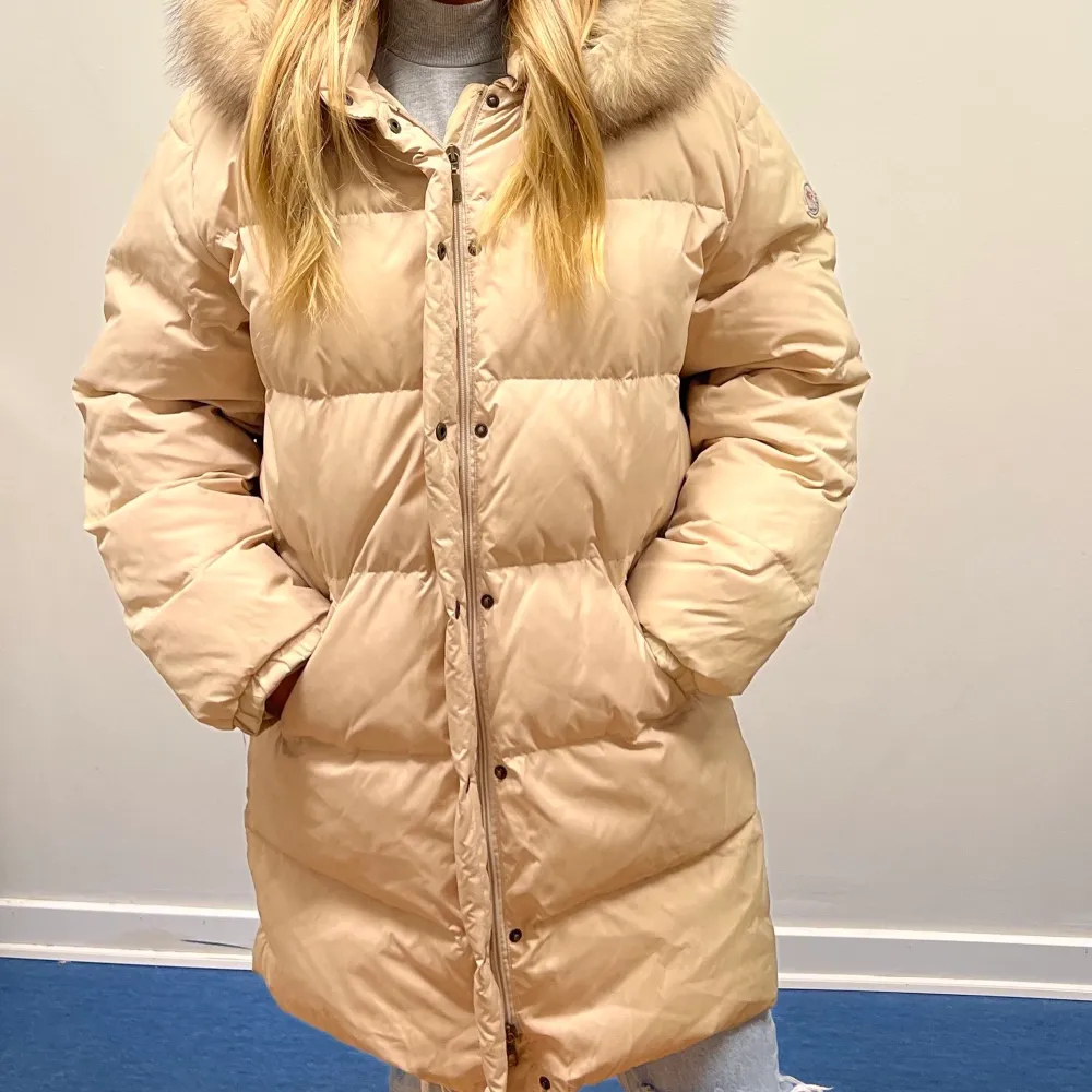 Moncler Jacka/ Kappa med päls, Beige. Jackor.