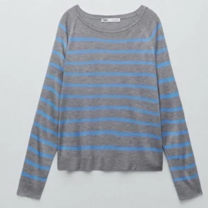 Blå grå randig tunn tröja - Säljer denna tunna grå blå randiga tröjan från zara då den aldrig kommit till användning! Stl M men passar mig som har Xs/S (liten i storleken) Buda från 50kr! Bud på: 110kr +frakt Köp direkt för 300kr + frakt, pris kan sänkas vid snabb affär!