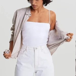 Vitt linne  - Vitt linne köpt på bikbok. Str. XS passform: XS. Swish. Kan mötas i Lund. Swish