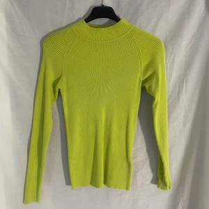 Neontröja - Neongulgrön cool tröja från Cubus i storlek small!! Ribbad i materialet och i princip oanvänd💚