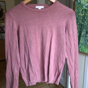 Smutsrosa college tröja - Superfin finstickad tröja från HM tunn och skön i strl S!