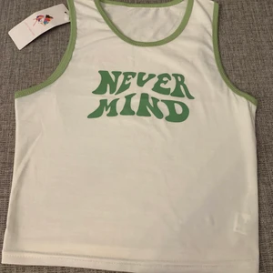 Never mind linne - Säljer denna fina linne, köpte den för en vecka sedan men fick den idag, den var för liten och den är inte använd, prislappen e kvar! Man kan inte se igenom och materialet är mjukt. köpt för 189kr + frakt  men säljer för 90  kr! Frakten står ni för!! För mer info och bilder kom privat💓 buda på. Fasta priset är 400kr ❤️ Storleken är medium med jag kan säga att den passar S också! (Möts bara i Stockholm)