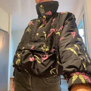 Jacka - Varmare jacka från Beyond Retro perfekt nu till hösten. Får ingen användning av den tyvärr. Frakt tillkommer 💞