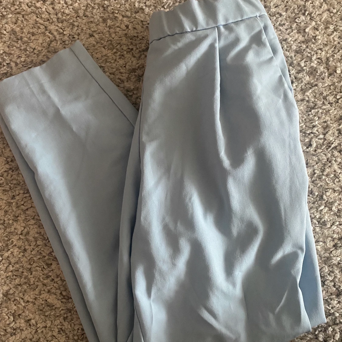 Babyblåa kostymbyxor 