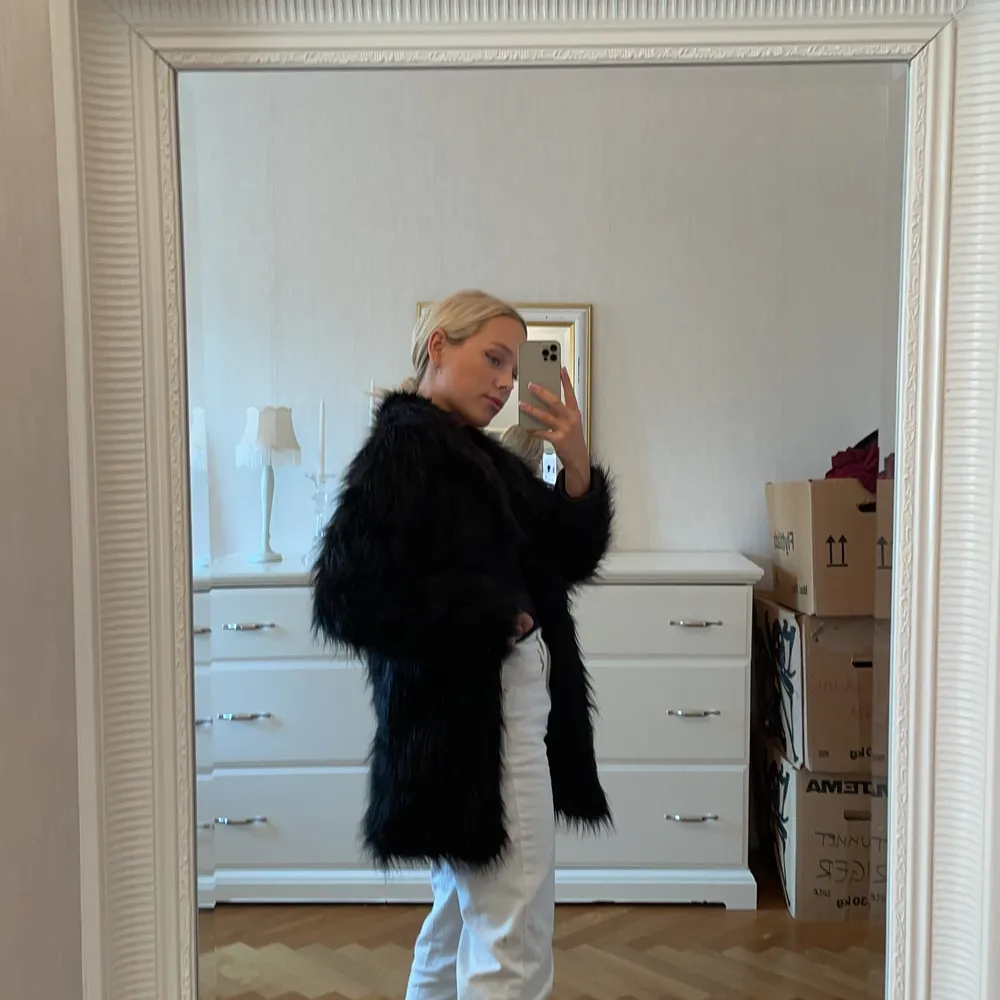 Faux fur jacka | Passar storlek XS | Skickas mot spårbar frakt för 66kr ❤️ PAKETPRIS vid köp av flera plagg. Jackor.