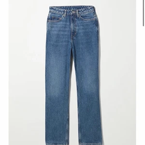 Rowe jeans  - Säljer dessa snygga jeans från weekday i storlek 27/32. Säljer dom för att dom tyvärr inte passar mig längre. Skriv till mig om du vill ha fler bilder. Säljer för 199kr💞💞